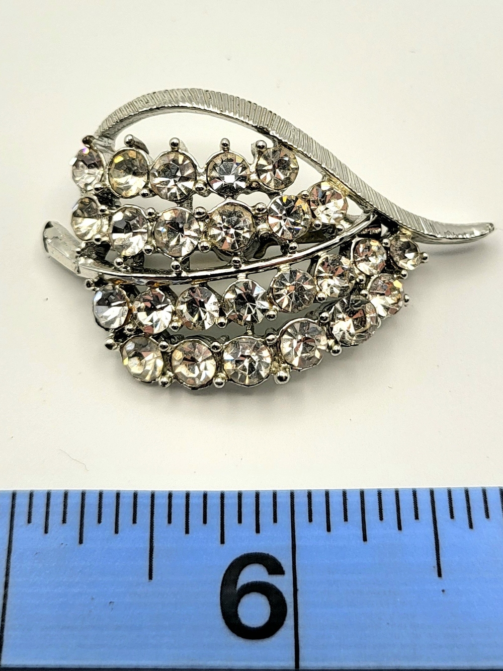 Crystal Estate Jewelry Vintage Rhinestone Leaf Brooch Silver Tone Clear 1.5"